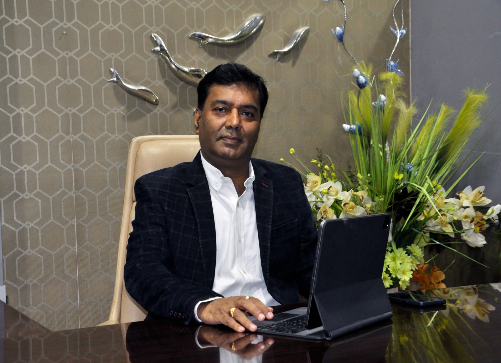 Portrait of Mr. Mahesh Sujandas Dulhani